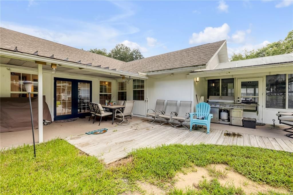 Backyard, Exterior