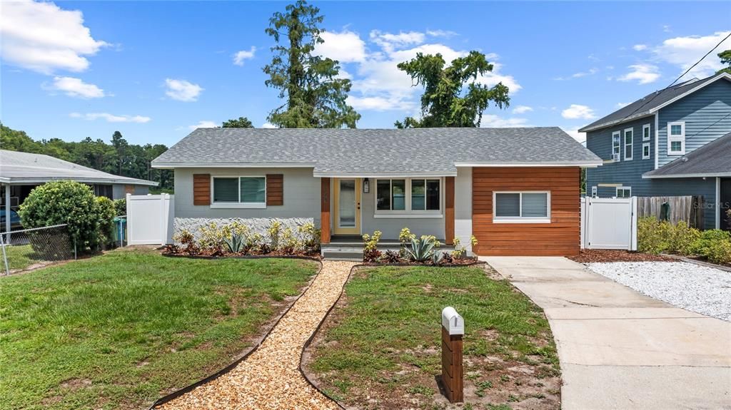 Exterior, Facade, Ranch