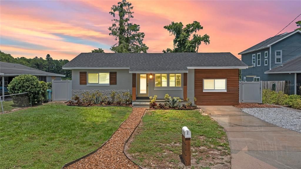 Backyard, Exterior, Facade, Ranch