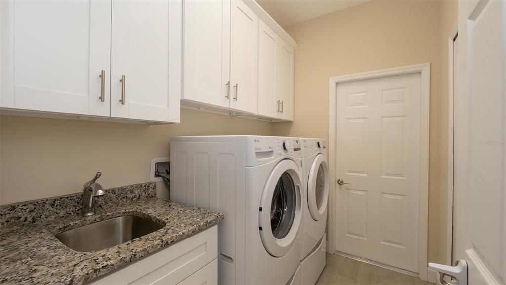 Interior, Washer, Wood Texture Flooring