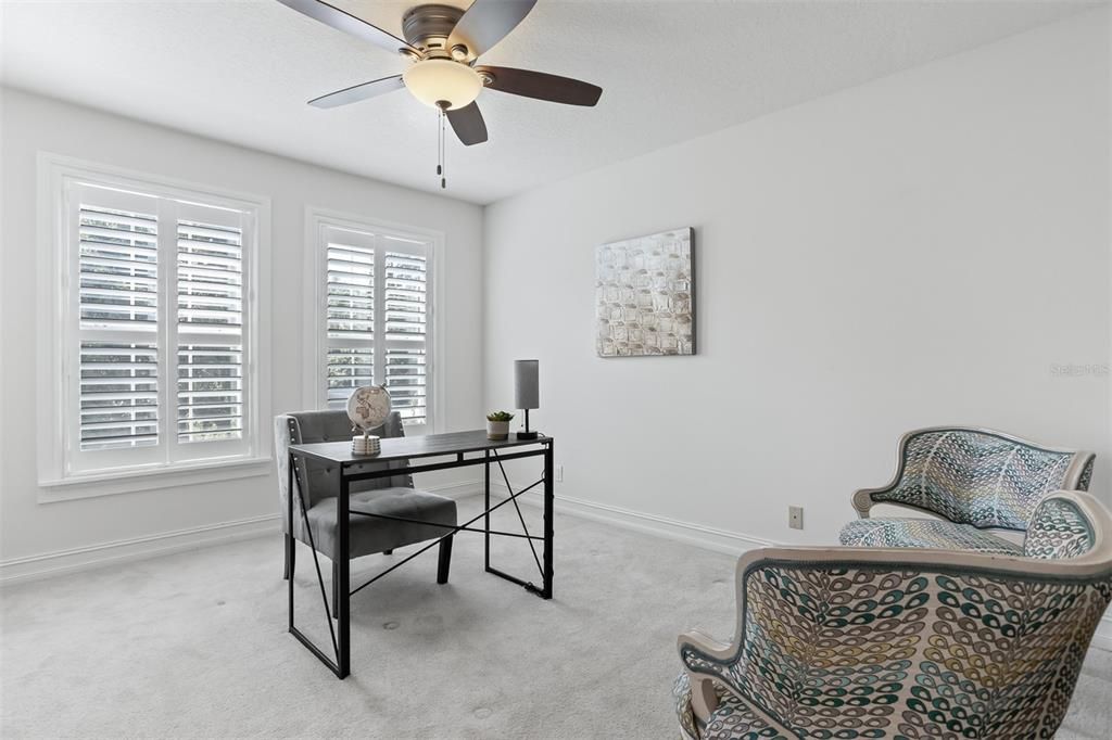 Home Office, Interior