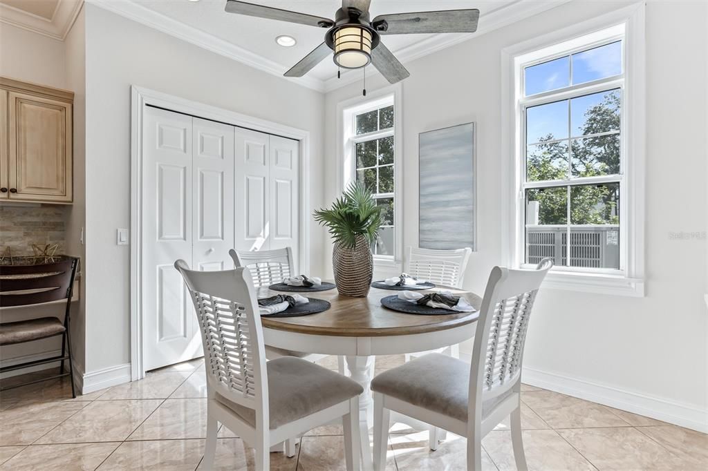 Dining room, Interior, Recessed Lighting