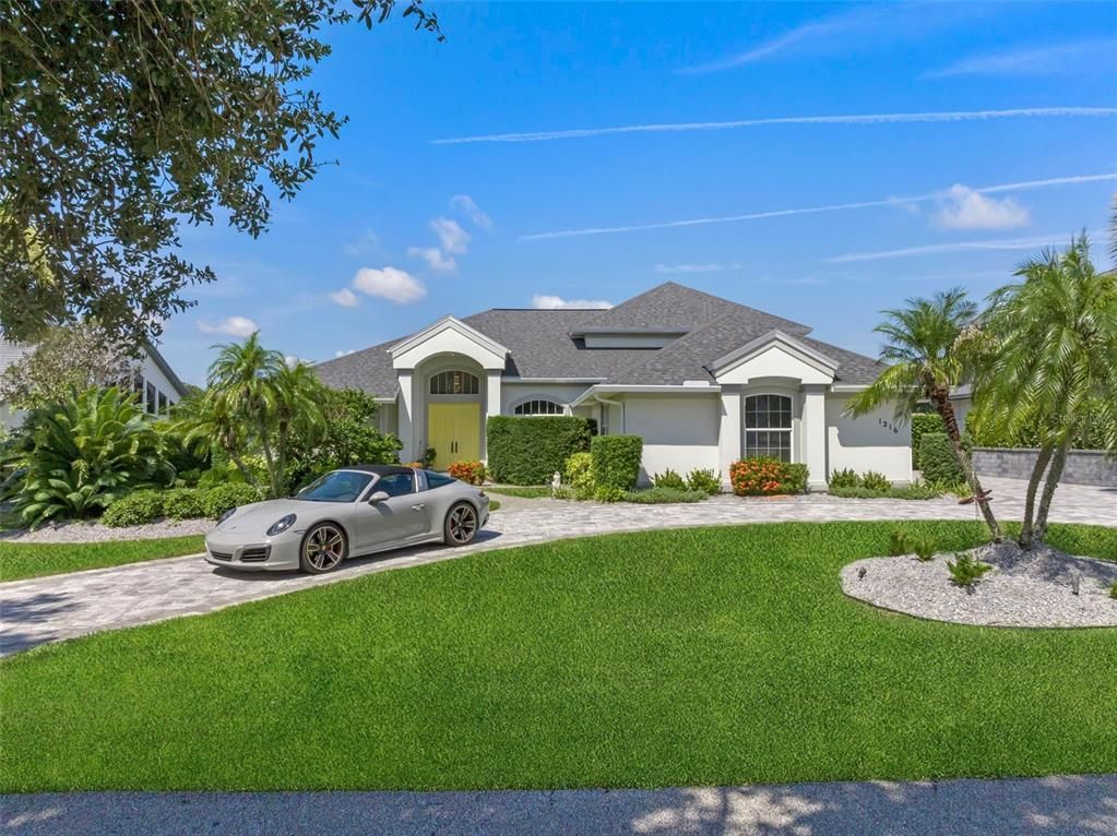 Backyard, Exterior, Facade, Ranch