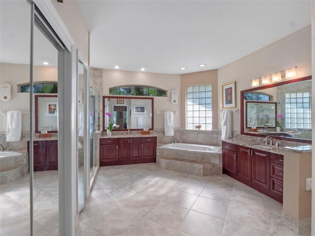 Bathroom, Dual Sink Vanities, Interior, Recessed Lighting