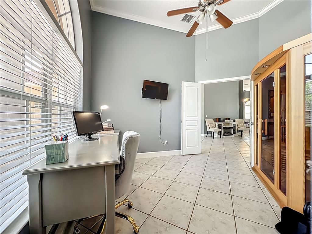 Home Office, Interior