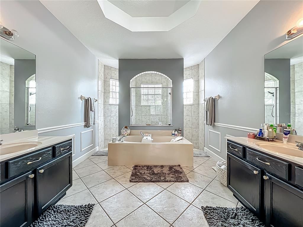 Bathroom, Dual Sink Vanities, Interior