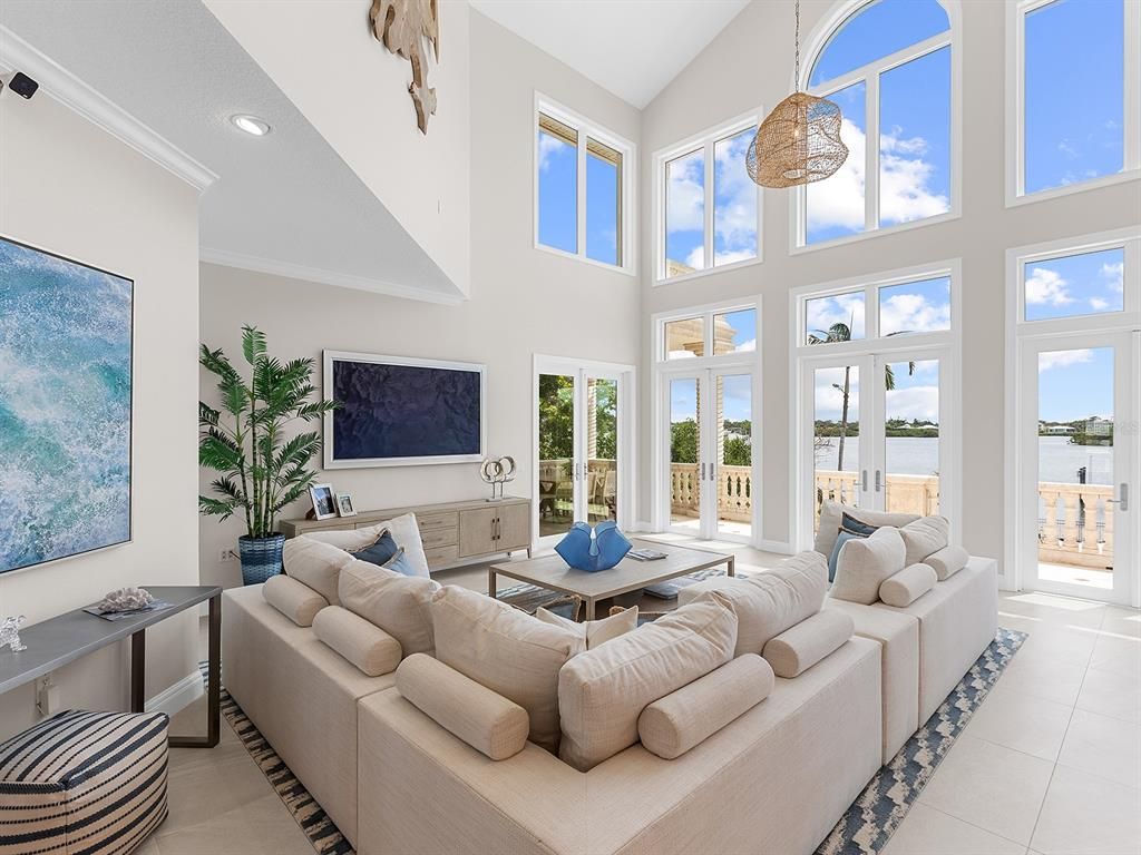 Interior, Living room, Pendant Lights, Recessed Lighting, Water