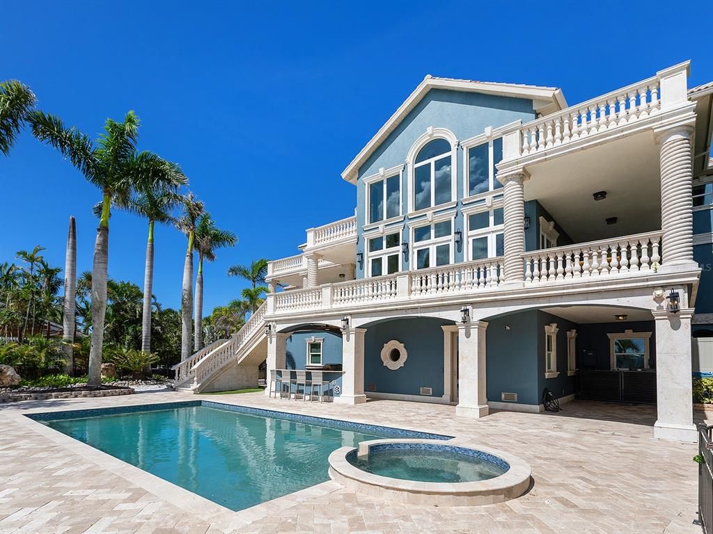 Exterior, Pool