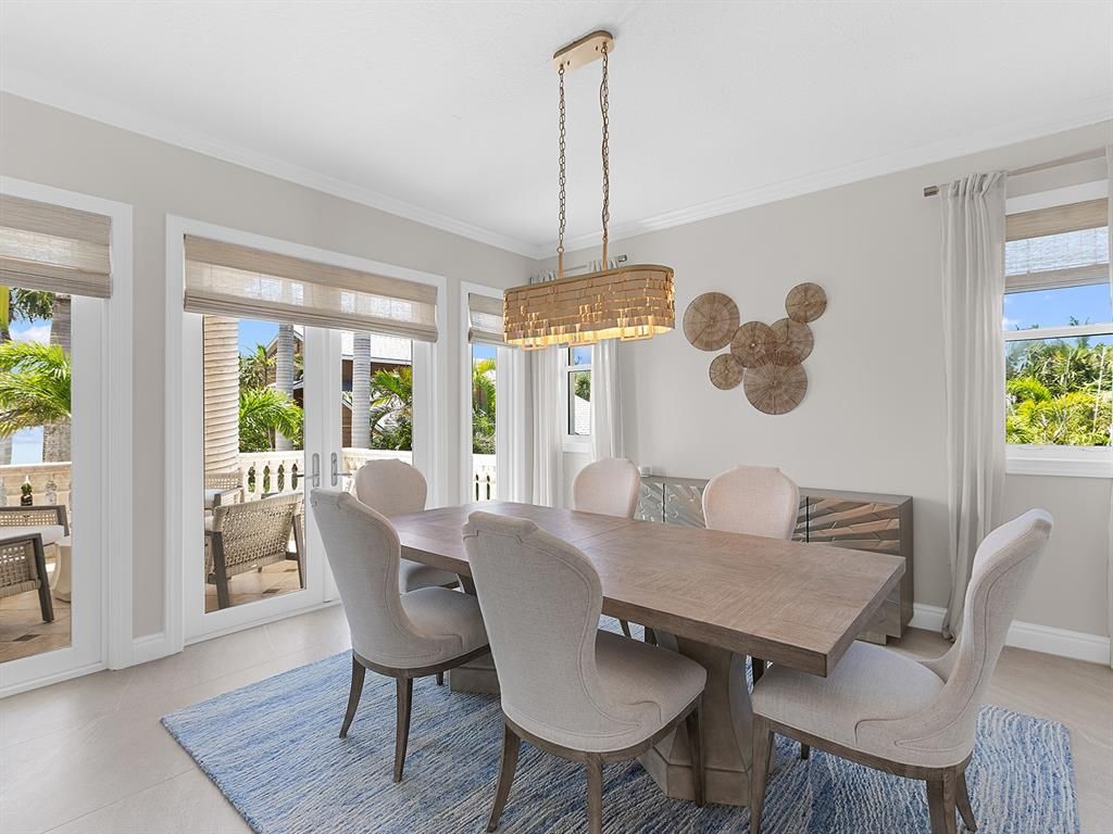 Chandelier, Dining room, Interior, Pendant Lights