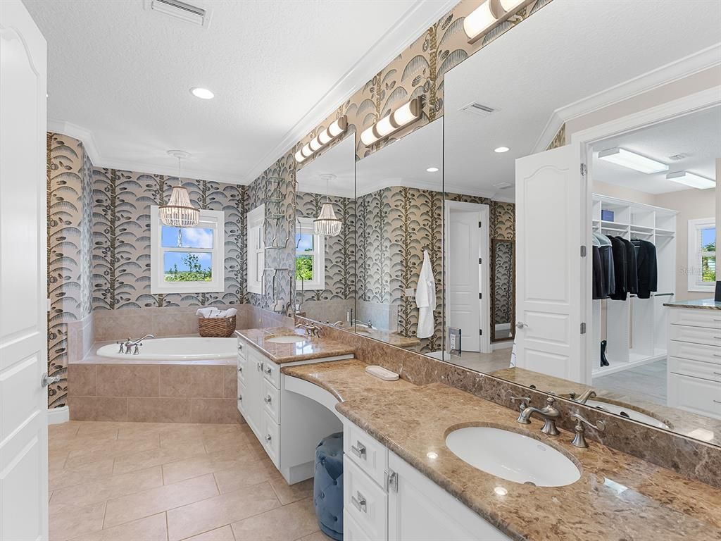 Bathroom, Dual Sink Vanities, Interior, Recessed Lighting
