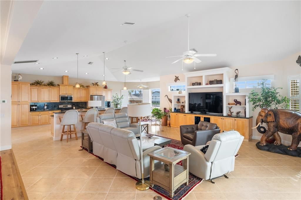 Dining room, Interior, Kitchen, Living room, Pendant Lights, Recessed Lighting, Stainless Steel Appliances