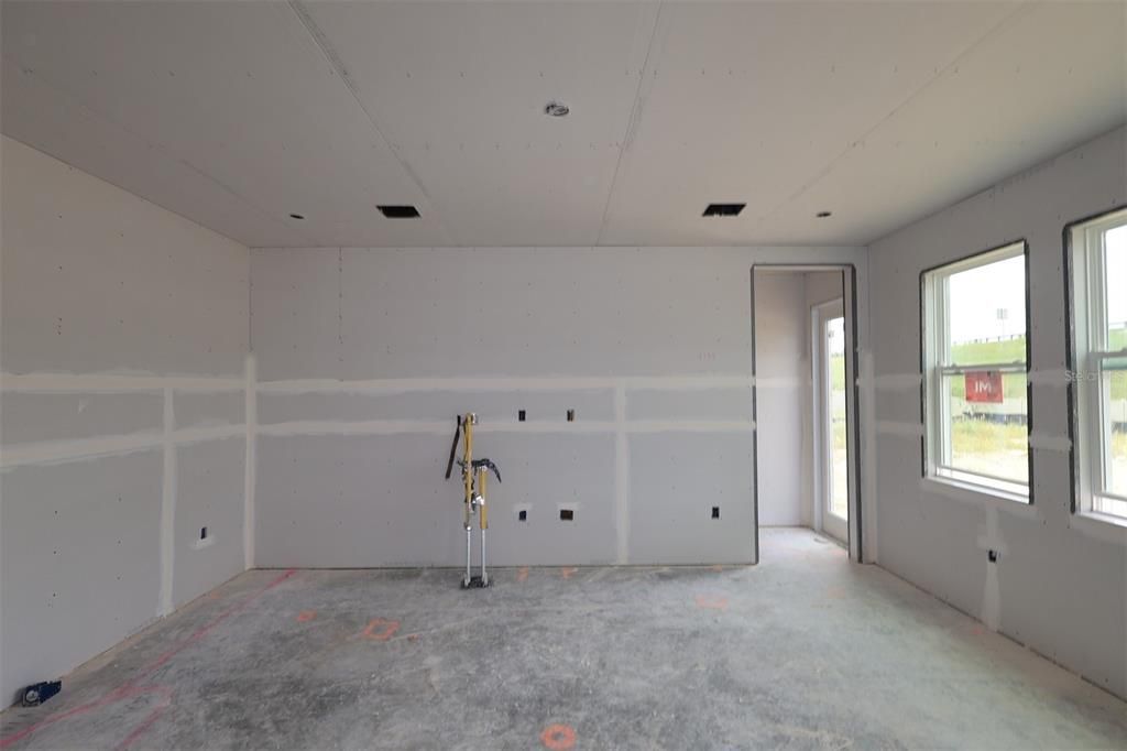 Empty room, Interior