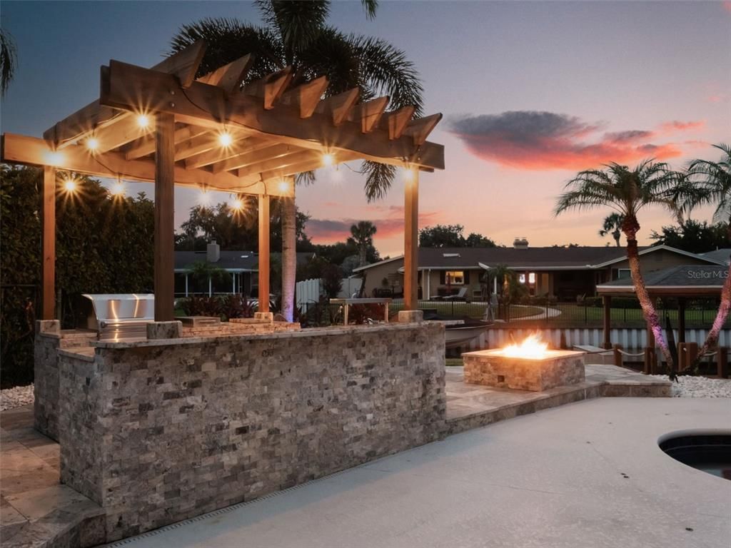 Exterior, Outdoor Kitchen, Pool