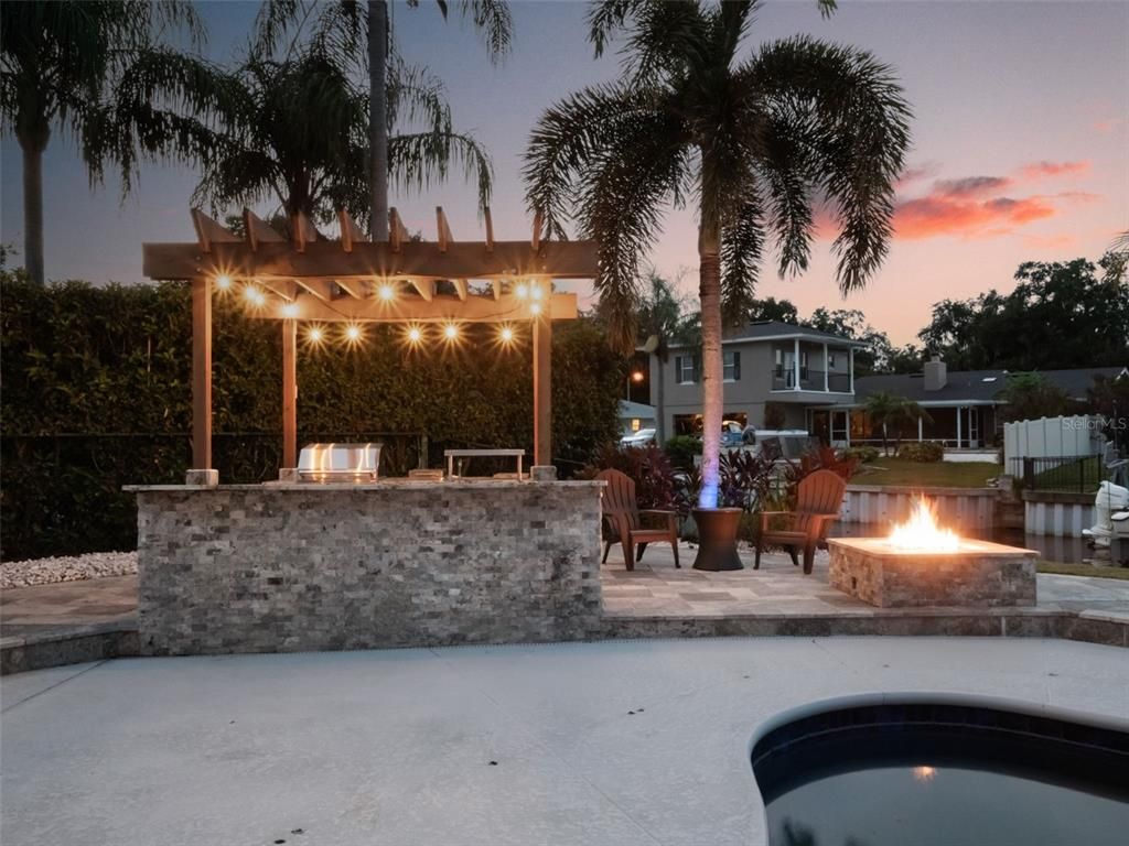 Exterior, Outdoor Kitchen, Pool