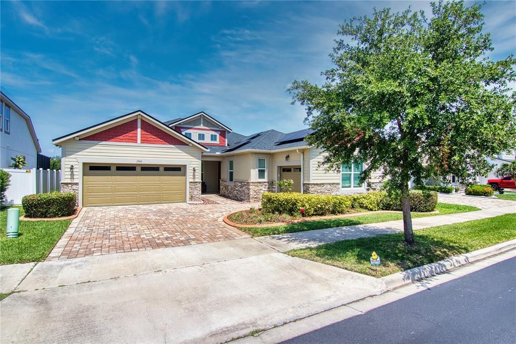 Attached, Exterior, Facade, American Craftsman
