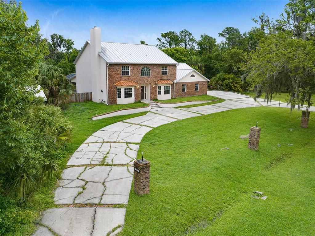 Backyard, Exterior, Facade, Brick Facade, Brick Traditional