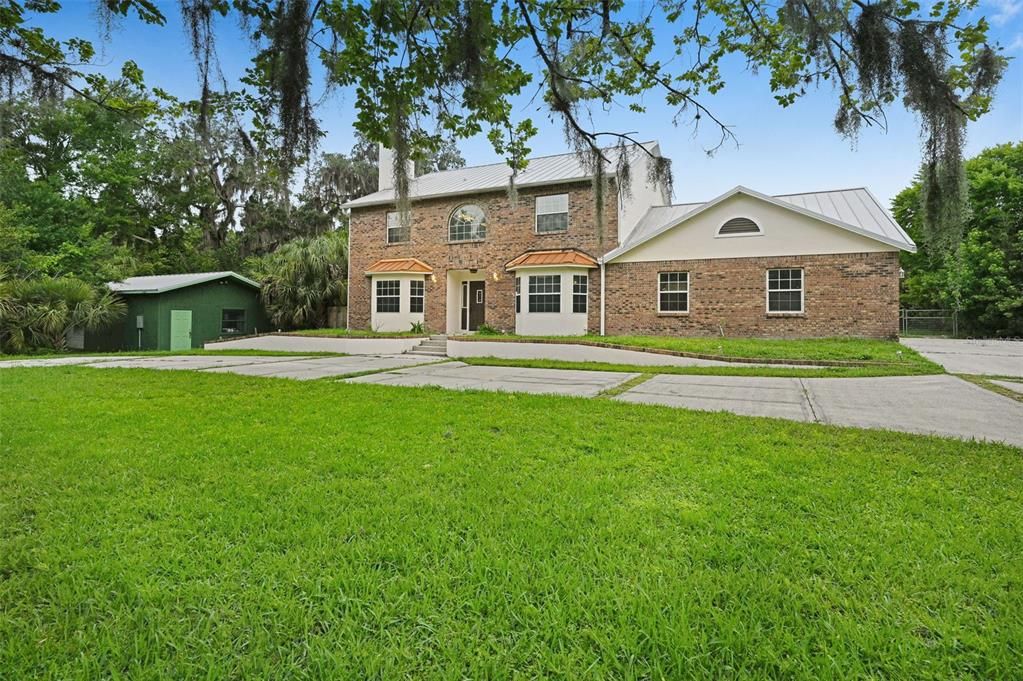 Backyard, Exterior, Facade, Brick Facade, Georgian