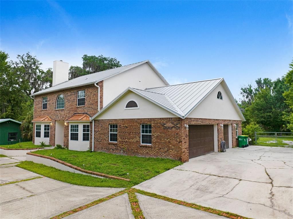 Attached, Exterior, Facade, Brick Facade, Georgian