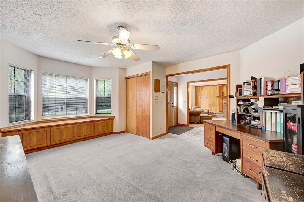 Home Office, Interior