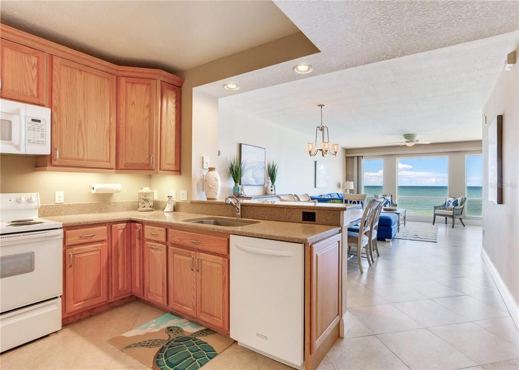 Chandelier, Dining room, Interior, Kitchen, Recessed Lighting, Water