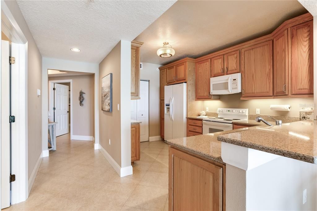 Interior, Kitchen, Recessed Lighting, Washer