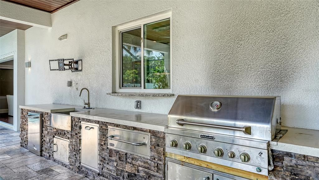 Exterior, Outdoor Kitchen