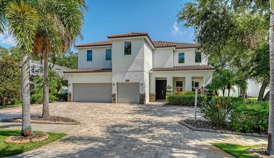 Attached, Exterior, Facade, Mediterranean