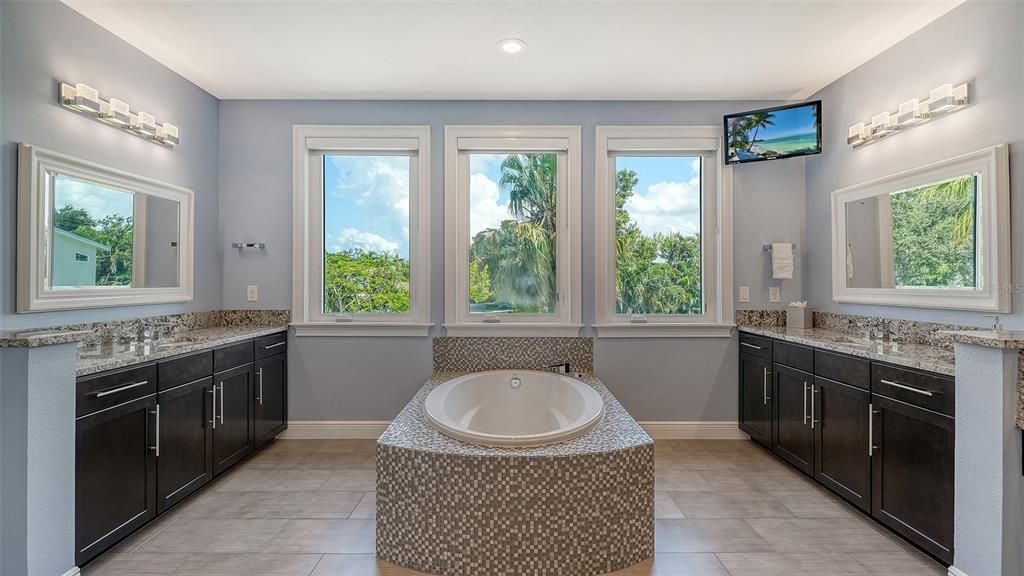 Bathroom, Interior, Recessed Lighting