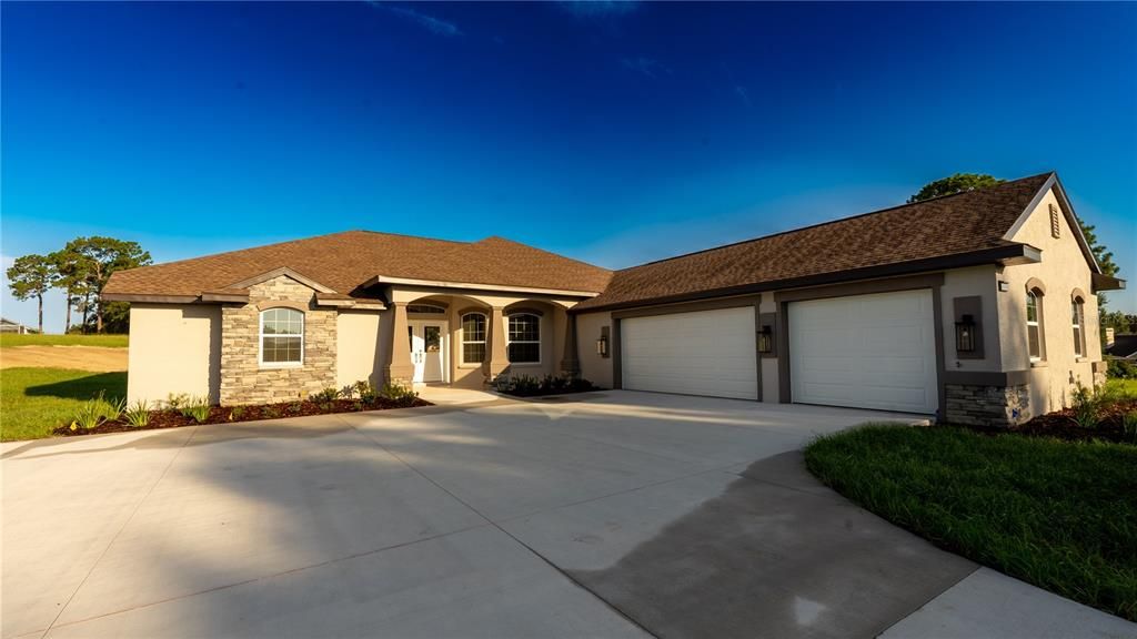 Attached, Exterior, Facade, Ranch