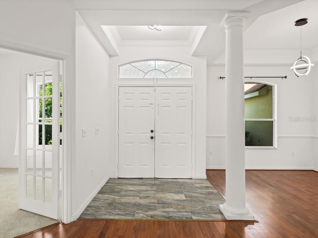Interior, Pendant Lights, Wood Texture Flooring