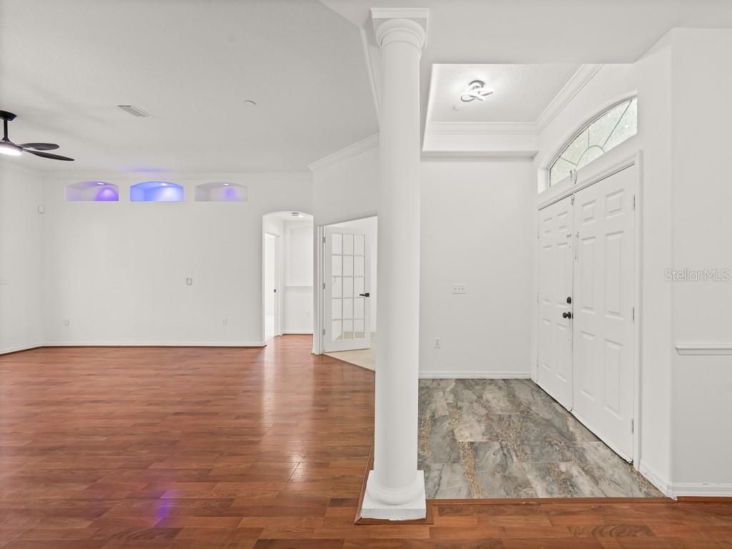 Empty room, Interior, Recessed Lighting, Wood Texture Flooring