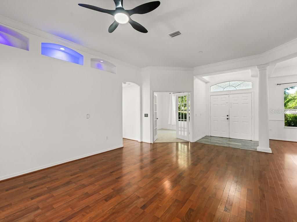 Empty room, Interior, Recessed Lighting, Wood Texture Flooring