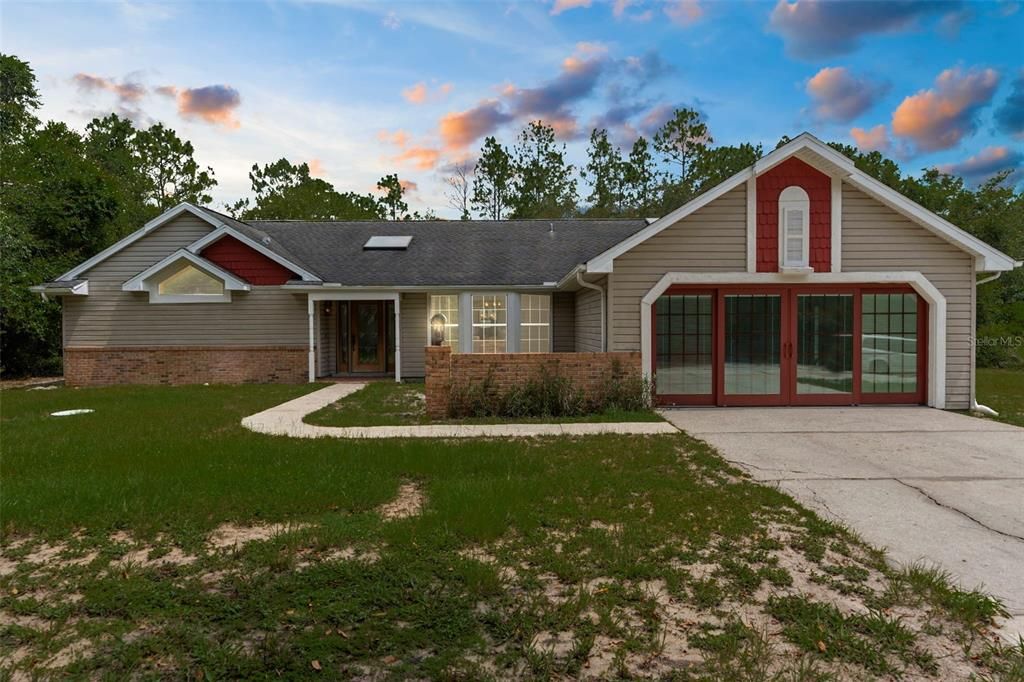 Attached, Exterior, Facade, Ranch