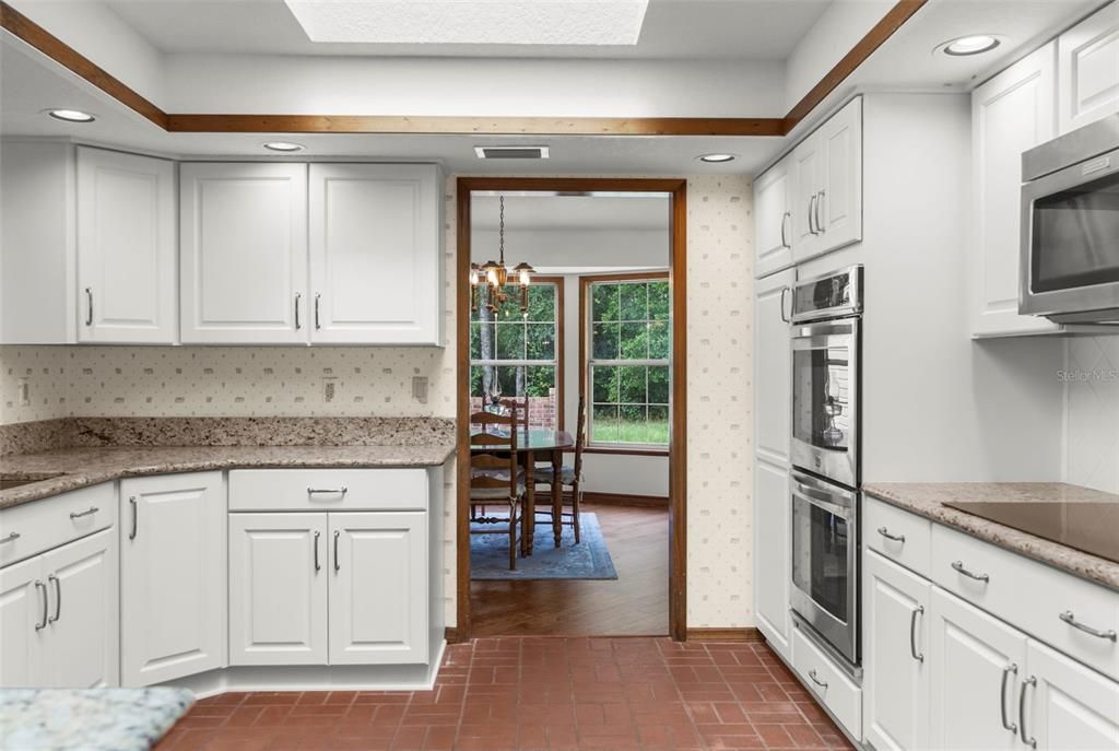 Chandelier, Dining room, Interior, Kitchen, Recessed Lighting, Wood Texture Flooring