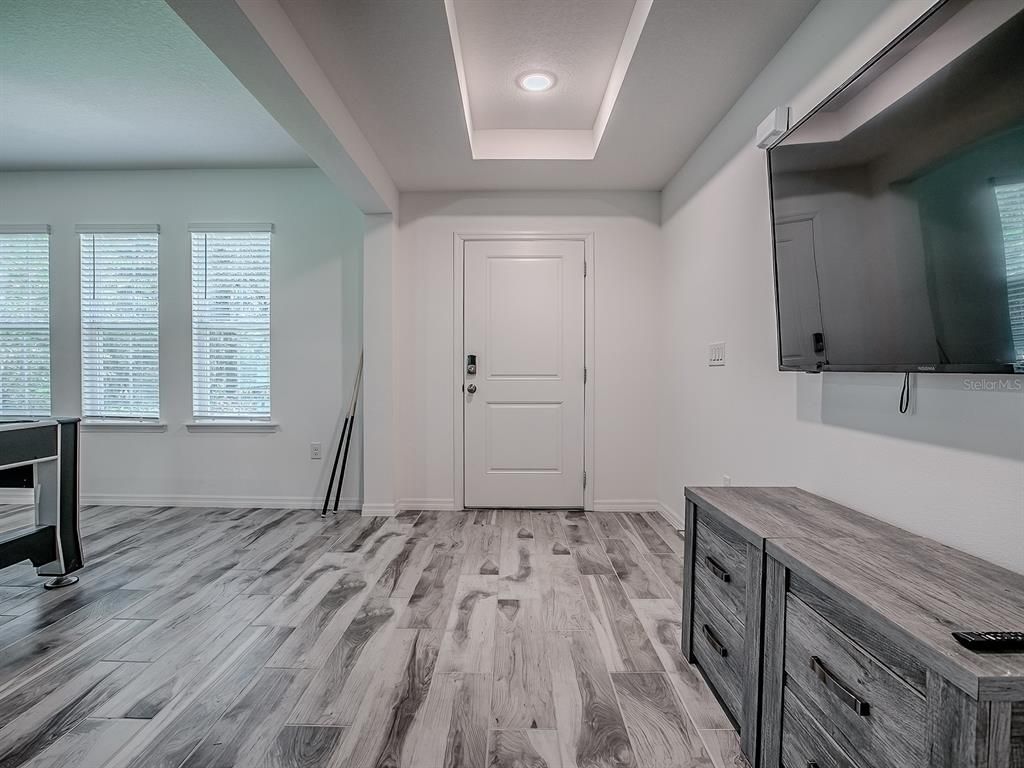 Interior, Recessed Lighting, Wood Texture Flooring