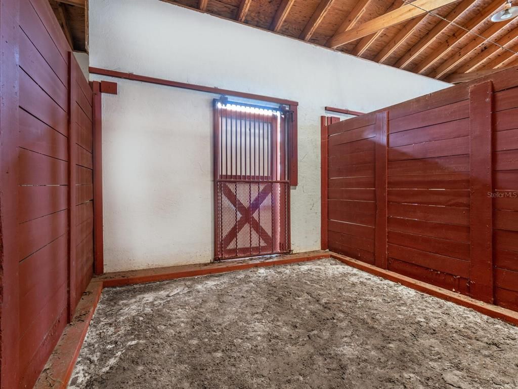 Empty room, Interior, Wooden Beams, Wooden Ceilings, Wooden Walls