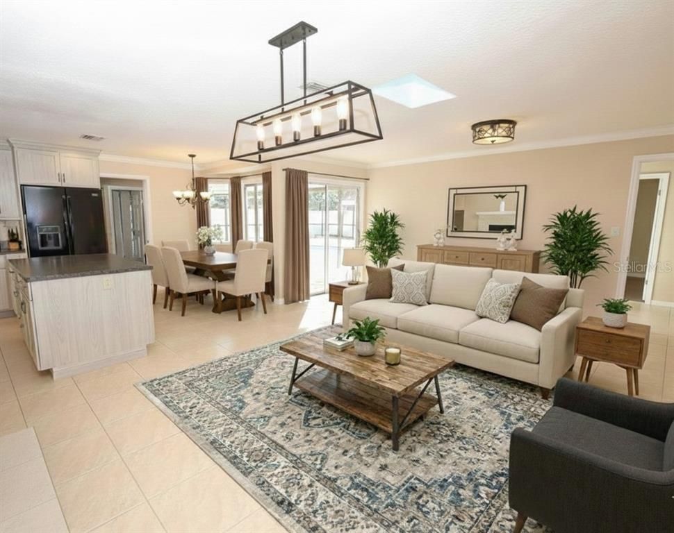 Chandelier, Dining room, Interior, Living room, Pendant Lights