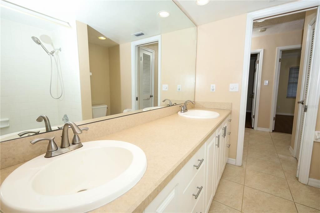 Bathroom, Dual Sink Vanities, Interior, Recessed Lighting