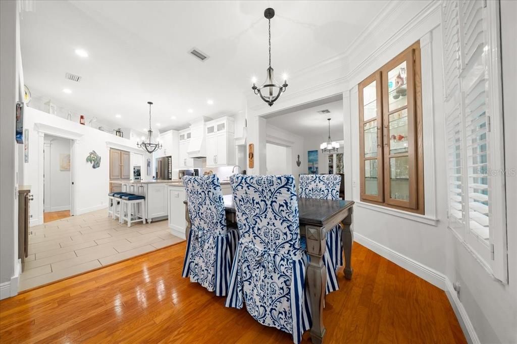 Chandelier, Dining room, Interior, Kitchen, Pendant Lights, Recessed Lighting, Wood Texture Flooring