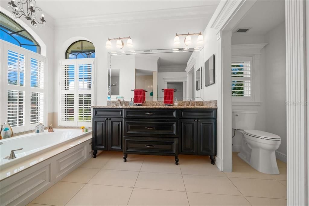 Bathroom, Dual Sink Vanities, Interior