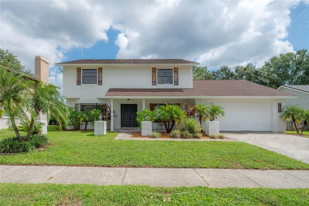 Attached, Exterior, Facade, Split Level