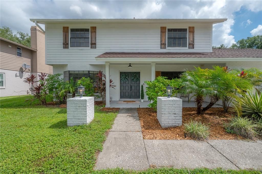 Exterior, Facade, Split Level