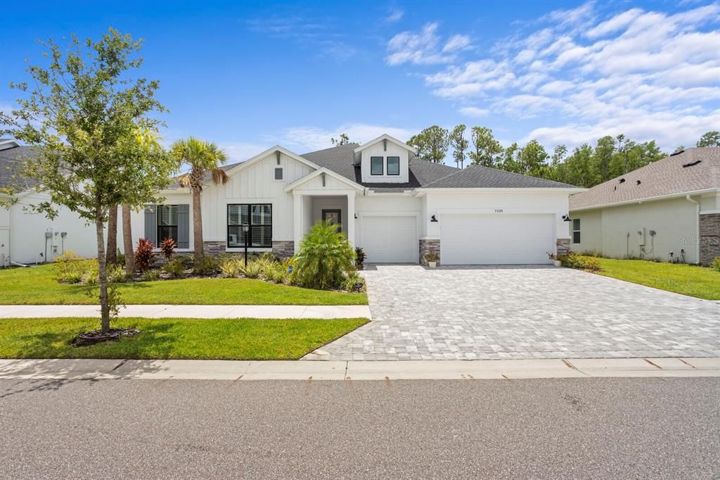 Attached, Exterior, Facade, Ranch