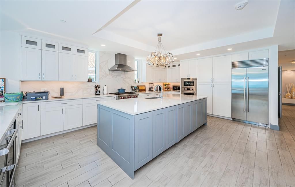 Chandelier, Interior, Kitchen, Marble Walls, Recessed Lighting, Stainless Steel Appliances, Wood Texture Flooring