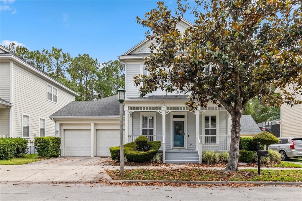 Attached, Exterior, Facade, Queen Anne Victorian