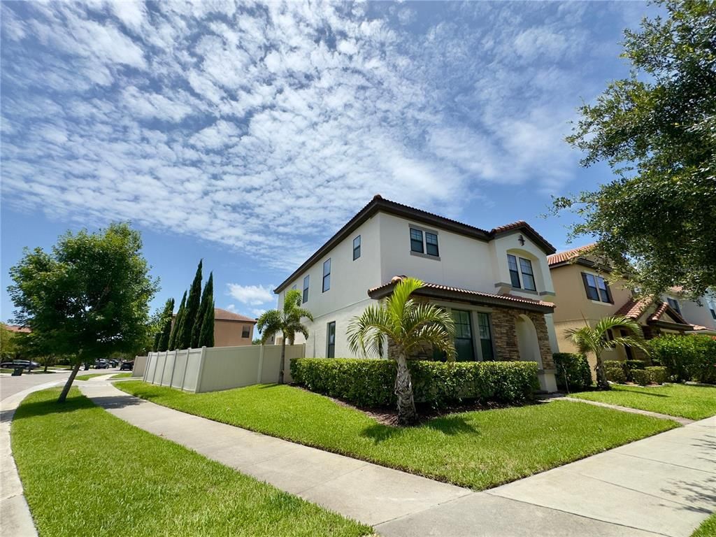 Attached, Exterior, Facade, Mediterranean