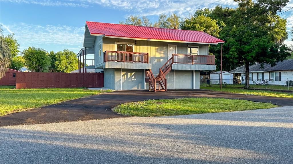Backyard, Exterior, Facade, Raised Ranch