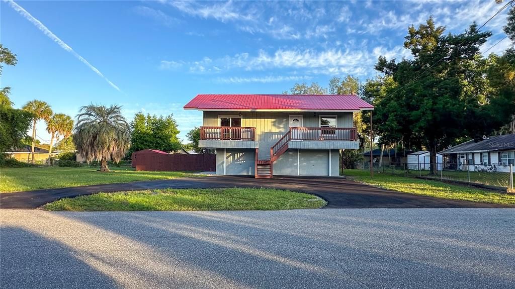 Backyard, Exterior, Facade, Raised Ranch