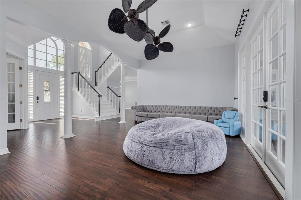 Interior, Recessed Lighting, Wood Texture Flooring