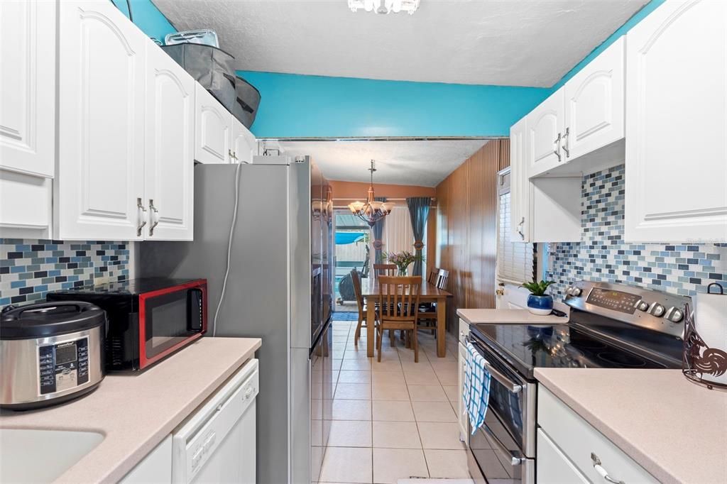 Chandelier, Dining room, Interior, Kitchen